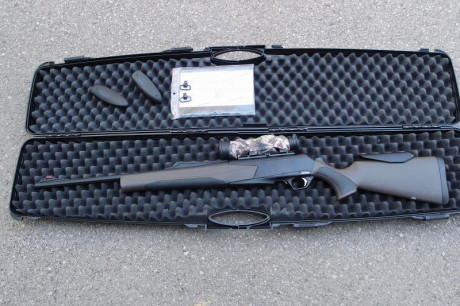 Pertenece a un amigo. Es exactamente un rifle Browning MK3 Composite Brown HC Adjustable en calibre 9.3 00