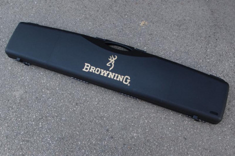 Pertenece a un amigo. Es exactamente un rifle Browning MK3 Composite Brown HC Adjustable en calibre 9.3 12