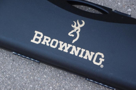 Pertenece a un amigo. Es exactamente un rifle Browning MK3 Composite Brown HC Adjustable en calibre 9.3 11