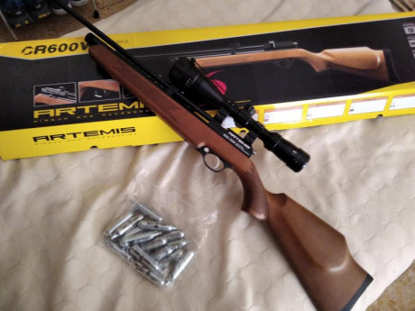 Hola buenas, vendo carabina cr600w de co2 en calibre 5,5 nueva a estrenar. Comprada en SPAirguns hace 00