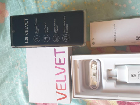 Pues eso...Mi compañia me ha regalado este smartphone LG modelo Velvet,con 5G.y yo con mi Galaxy S9 ya 01