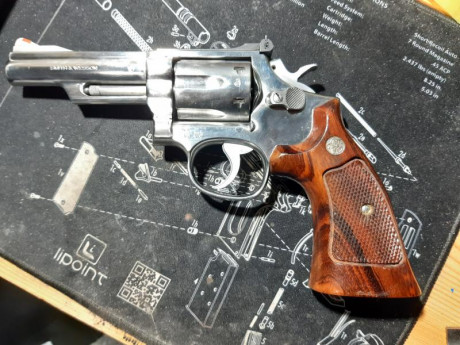 Vendo revólver Smith&Wesson modelo 66 del 357. Es de los primeros que llevaban el tambor rebajado 02