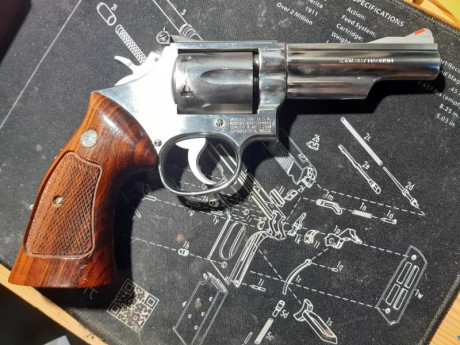 Vendo revólver Smith&Wesson modelo 66 del 357. Es de los primeros que llevaban el tambor rebajado 01