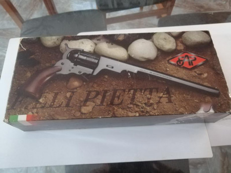 vendo con todo mi pesar , mi arma de colección, nueva en su caja , para mi una belleza que alguien podrá 02