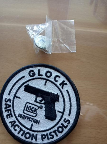 Parche y pin Glock, absolutamente nuevos. 

20 euros envío incluido, 15 si se recoge en mano (están en 00