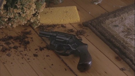 Compañeros,

En vista de las ganas de algunos (Elcafe, Wilcow, Vrakk, etc) por adivinar armas de películas 90