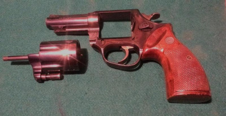 Se vende Astra Police calibre 38 Spl. Tres pulgadas, guiado en F, se puede ver y probar en La Coruña. 02