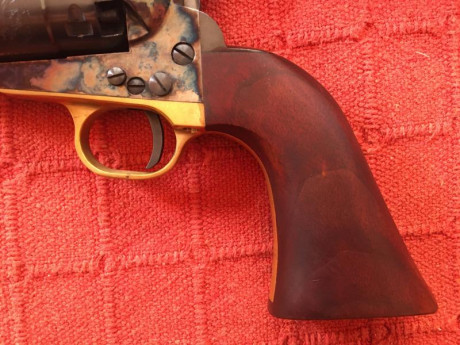 Buenos días, vendo revólver Pietta , calibre 44, cañón de 8 pulgadas, tambor grabado con la batalla de 00
