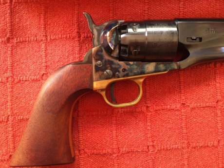 Buenos días, vendo revólver Pietta , calibre 44, cañón de 8 pulgadas, tambor grabado con la batalla de 10