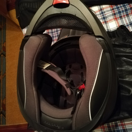 Muy buenas.

   Edito: Moto y Botas vendidas
Pondré el resto del equipo en un hilo aparte para que no 82