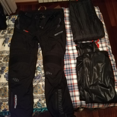 Muy buenas.

   Edito: Moto y Botas vendidas
Pondré el resto del equipo en un hilo aparte para que no 111