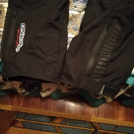 Muy buenas.

   Edito: Moto y Botas vendidas
Pondré el resto del equipo en un hilo aparte para que no 110