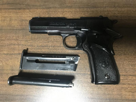 Pistola Llama Especial del 22 
Guiada en A 
Apenas usada ( En todos los años que conozco al dueño nunca 01