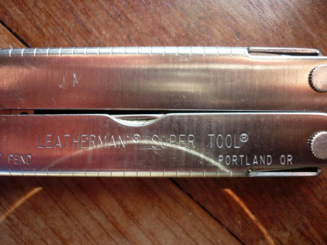 El mes pasado, por mi cumpleaños, me llego una flamante Leatherman OHT pavonada en negro y ahora pongo 00