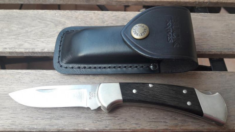 Vendo esta navaja buck 112 usada pero en perfecto estado , con su funda  y caja original , esta en Valencia 02