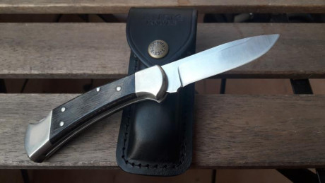 Vendo esta navaja buck 112 usada pero en perfecto estado , con su funda  y caja original , esta en Valencia 00