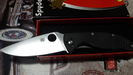 Spyderco tenacius nueva , está en Valencia. 45€ más envio. 02
