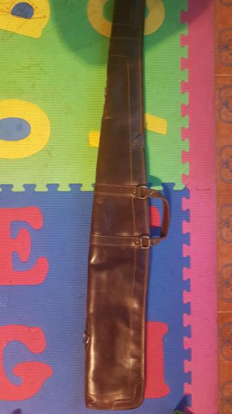 excelente funda de cuero con interior borregillo sin roturas ni descosidos, medidas 103 cm largo 15 cm 10