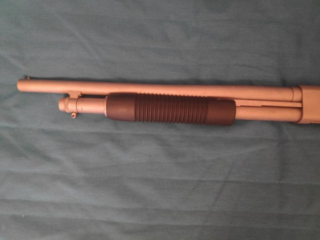 Se vende escopeta calibre 12/70 Mossberg 500 Mariner. 
Escopeta sencilla de mantener y desmontar, dura 11