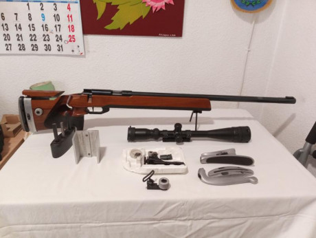 Vendo Anschuzt 1813 muy precisa por no gastarla, con todos los accesorios que se ven excepto el bípode,en 00