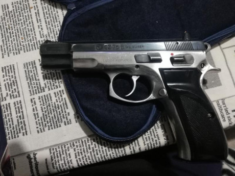 Hola a todos se pone a la venta esta pistola cz  con caja original y 2 cargadores casi sin uso por necesitar 01