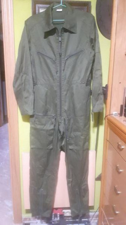 Vendo mono de vuelo Nuevo talla 46 por 40 euros o cambio por cargador de Z45 o sten mk2 arrimando dinero 00