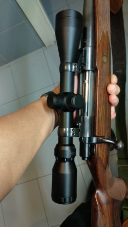 Buenas a todos,
 un buen amigo vende este rifle de cerrojo marca SAKO modelo L61R. Calibre 300 WM. Con 02