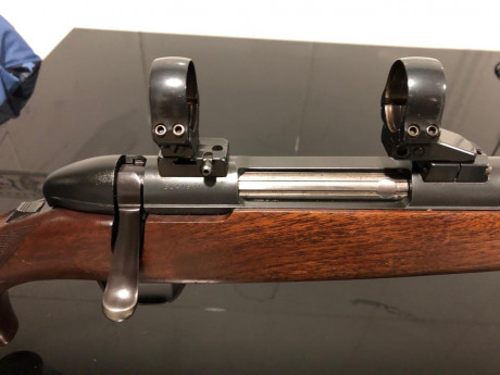 Un amigo me pidió que le anunciara el rifle
Se trata de un browning european en calibre 300wm
Con gatillo 02