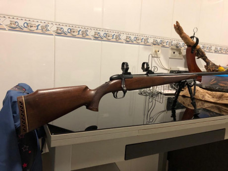 Un amigo me pidió que le anunciara el rifle
Se trata de un browning european en calibre 300wm
Con gatillo 01