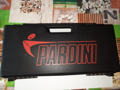 Vendo Pistola de tiro olímpico Pardini del 22 con kit del 32. El arma a disparado muy poco, es del 09 02