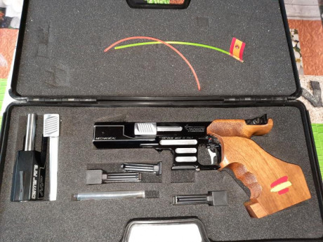 Vendo Pistola de tiro olímpico Pardini del 22 con kit del 32. El arma a disparado muy poco, es del 09 01