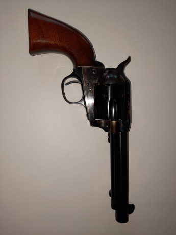 Vendo revolver Uberti calibre 45 en estado inmaculado, no a disparado ni 20 cartuchos
Precio 399€ 01