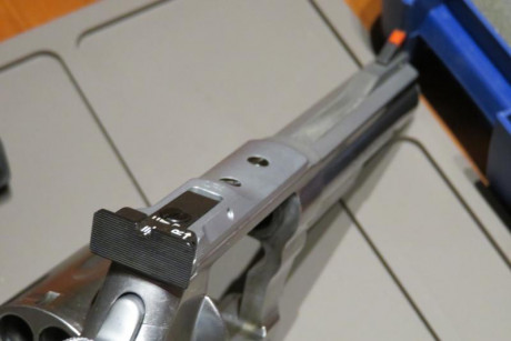 Pues eso vendo mi revolver SW modelo 620 inox en muy buenas condiciones y con unos extras como alza LPA, 21