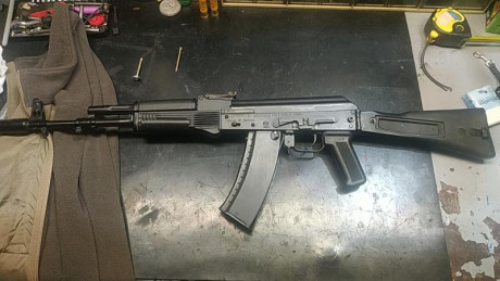 Se vende fusil replica de AK 47 fabricado en rusia metalico marca baikal.
Cargador extraible, culata plegable, 02