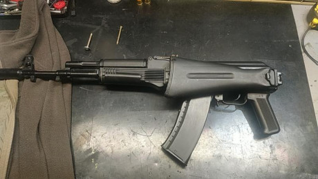 Se vende fusil replica de AK 47 fabricado en rusia metalico marca baikal.
Cargador extraible, culata plegable, 01