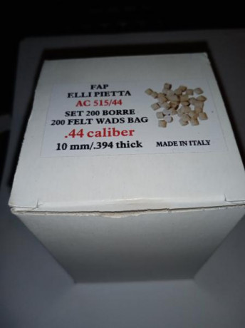 Hola a todos.
Tacos de fieltro PEDERSOLI cal.44 / 10 mm. 200 uds 15€ RESERVADOS.
Tacos de fieltro PEDERSOLI 01