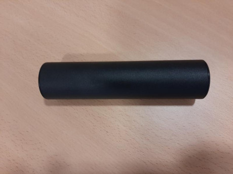 Vendo moderador de sonido para todos los modelos de carabinas Vulcan. Diametro 38mm. Longitud 150mm. Métrica 01