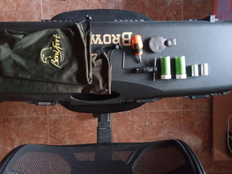 Escopeta browning 525 trap one , 76 de Caño, 4 chokes, banda ancha, punto de mira intermedio, gatillo 22