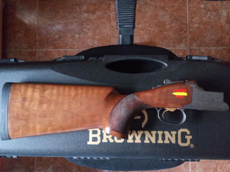 Escopeta browning 525 trap one , 76 de Caño, 4 chokes, banda ancha, punto de mira intermedio, gatillo 21