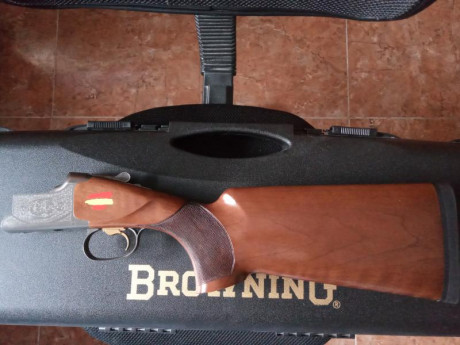 Escopeta browning 525 trap one , 76 de Caño, 4 chokes, banda ancha, punto de mira intermedio, gatillo 20
