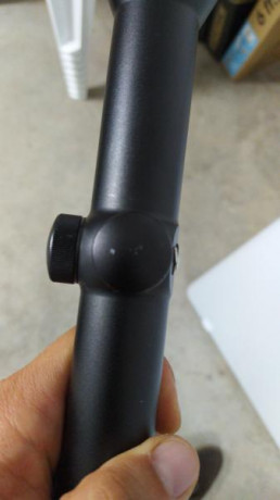 Se vende visor con retícula 4 y tubo de 30". Esta en perfecto estado, solo pequeñas marcas de anillas. 00