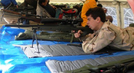 Este es el ambiente q se respiraba esta mañana en el destacamento militar de Parga.   
 Habia como unos 12