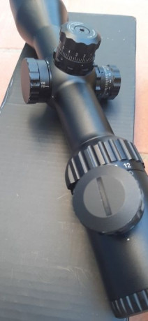 Visor 3-12x42, con corrección de paralaje de 7.5Y a infinito, ajuste de dioptrías en el ocular, tubo de 00