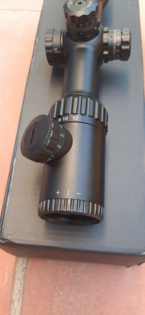 Visor 3-12x42, con corrección de paralaje de 7.5Y a infinito, ajuste de dioptrías en el ocular, tubo de 12