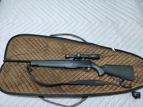 Se vende conjunto formado por:

- Rifle BROWNING MK3 300 Win Mag  
- Monturas EAW Apel  
- Mira Leupold 00