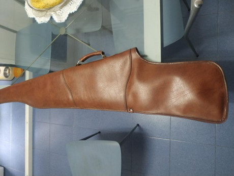Hola , vendo funda de cuero con interior de piel de Borrego, está en perfecto estado. Mide 124 cm de largo 02