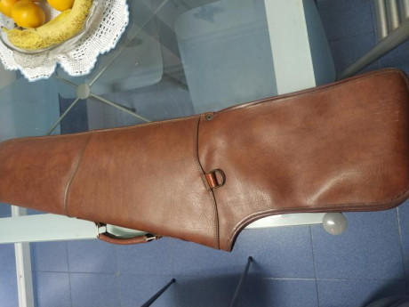 Hola , vendo funda de cuero con interior de piel de Borrego, está en perfecto estado. Mide 124 cm de largo 01