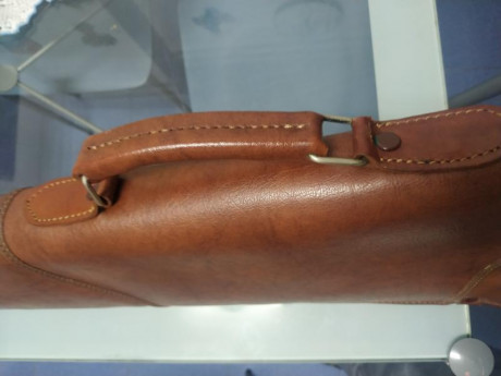 Hola , vendo funda de cuero con interior de piel de Borrego, está en perfecto estado. Mide 124 cm de largo 12