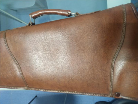 Hola , vendo funda de cuero con interior de piel de Borrego, está en perfecto estado. Mide 124 cm de largo 10