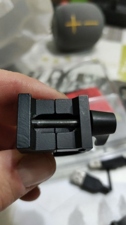 Se venden dos juegos de anillas Warne desmontables , para carril weaver, de 30 mm, unas son medias y otras 02